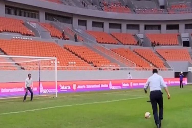 Anies Baswedan dan Ridwan Kamil Jajal Jakarta International Stadium, Arie Untung: Seperti Persija dan Persib