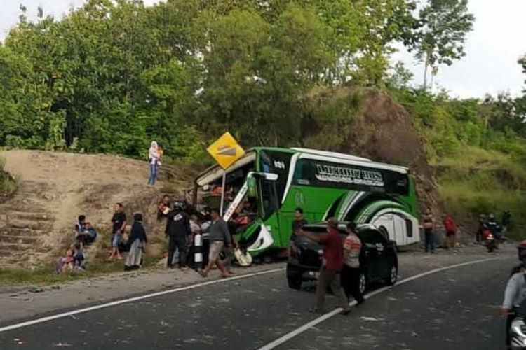 Bus Pariwisata GA Trans Kecelakaan di Imogiri Bantul, 4 Orang Tewas dan Puluhan Penumpang Luka-Luka