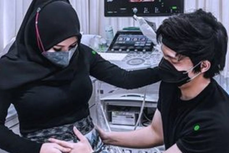 Jelang Kelahiran Baby A, Atta Halilintar dan Aurel Hermansyah Terkejut Dapat Kiriman Satu Truk Baju Bayi