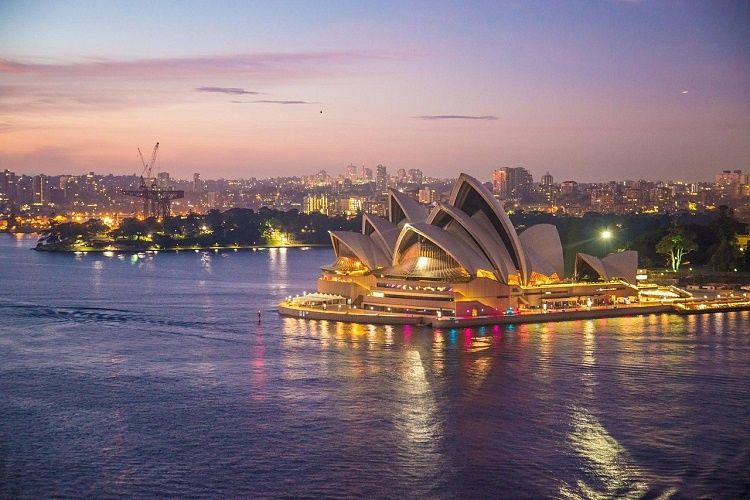 Menjelang Dibukanya Kembali Jalur Wisatawan Internasional, Australia Melaporkan 43 Kematian Akibat Covid