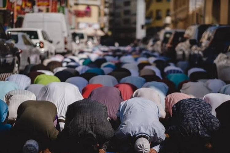 Jadwal Sholat Hari Ini di Demak Jawa Tengah, Senin 14 Februari 2022 atau 13 Rajab 1443 Hijriah