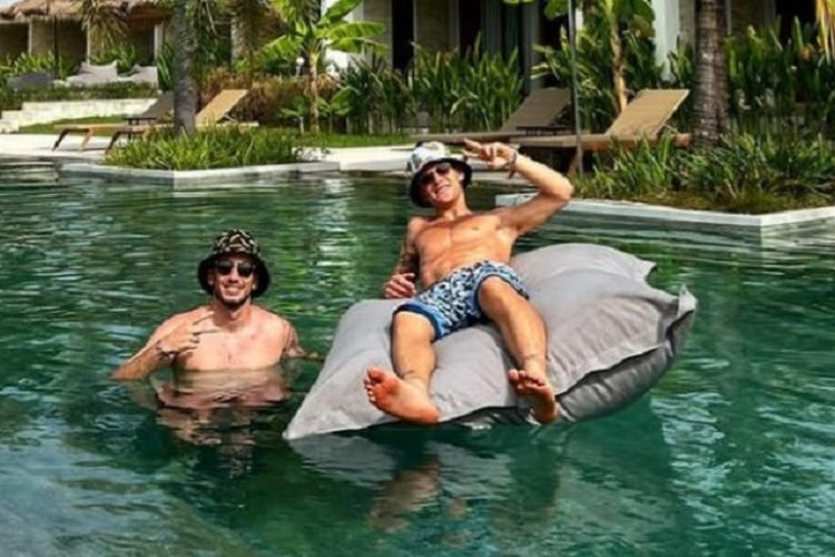 Sedang Asyik Berendam, Fabio Quartararo Disapa Seekor Kadal di Lombok