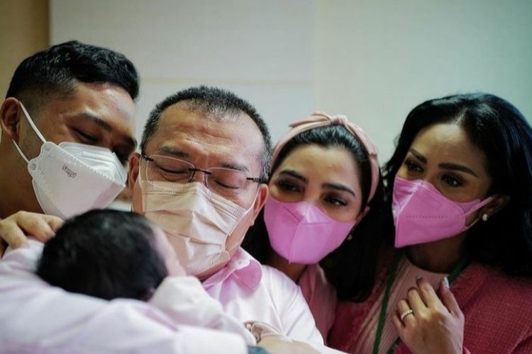 Aurel Hermansyah Lahirkan Baby A, Anang, Ashanti, hingga Krisdayanti Kompak Tunjukkan Rasa Bahagia