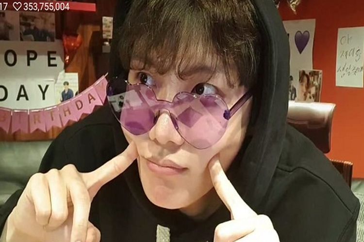 J-HOPE BTS Ulang Tahun, Dapat Kado Sikat Toilet Berlapis Emas Mewah Senilai Rp4 Juta