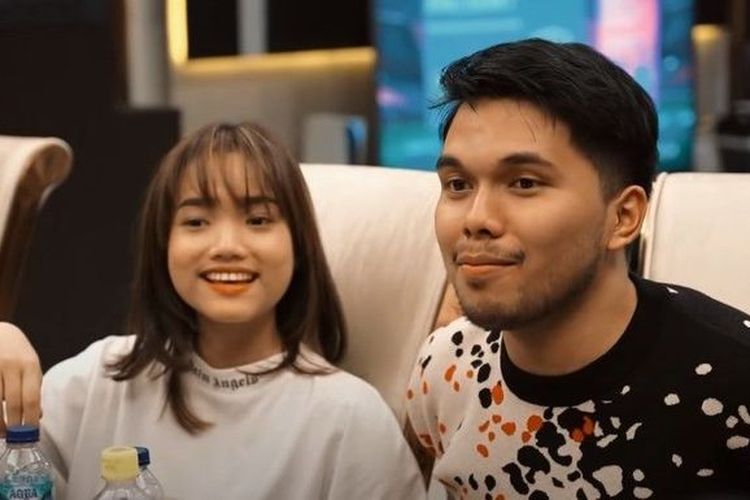 Podcast Bareng Atta Halilintar, dan Aurel Hermansyah, Pernyataan Fuji Ini Bikin Nyali Thariq Halilintar Ciut