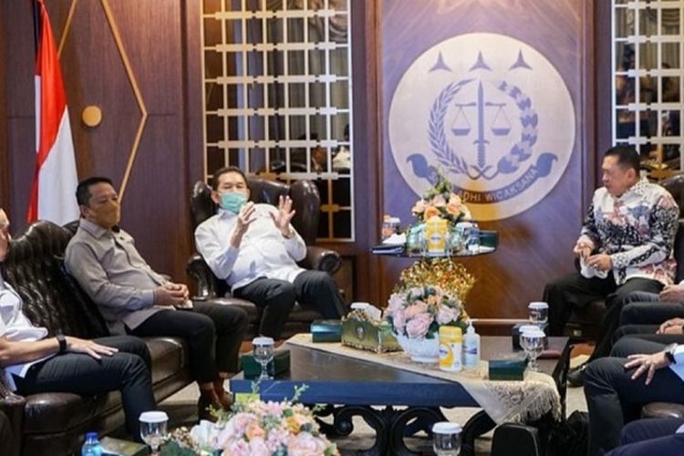 KADIN dan Kejagung Akan Berikan Edukasi Hukum soal Peraturan UU Cipta Kerja Kepada Para Pengusaha