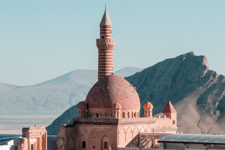 Al Quran Surah Al Maun Lengkap dengan Terjemahan Bahasa Indonesia dan Kandungannya