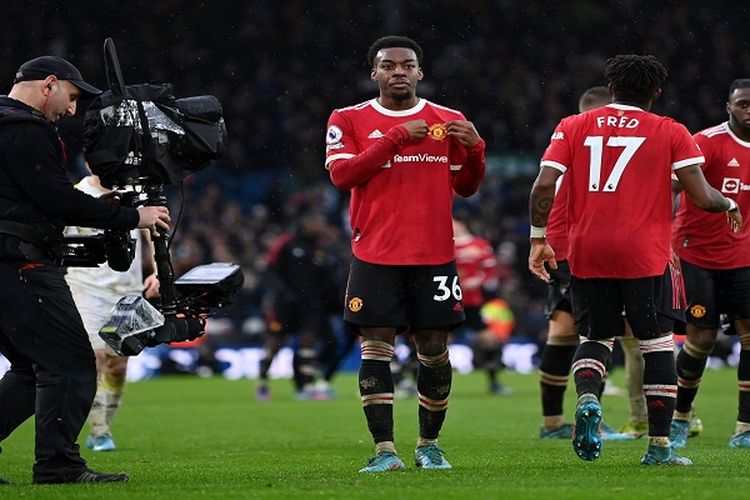 Anthony Elanga Jadi Korban Pelemparan saat Manchester United Bersua Leeds di Pekan Ke-26 Premier League