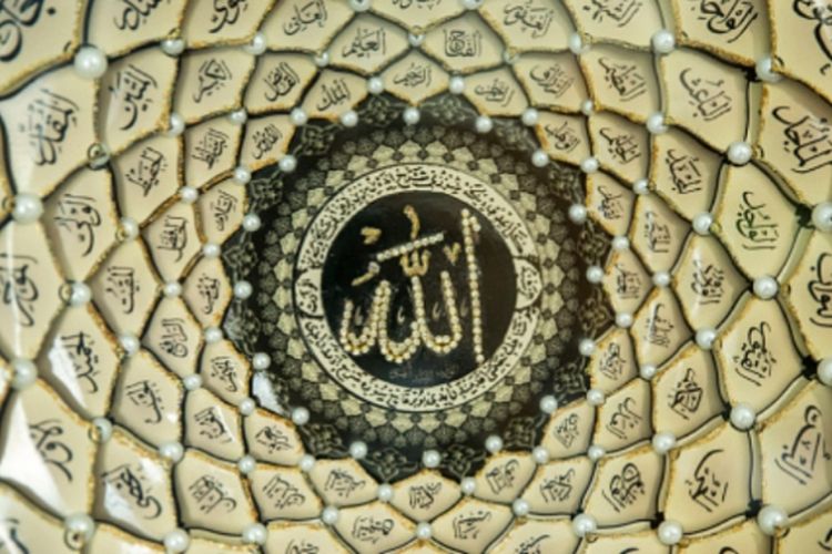 Asmaul Husna Miliki Keutamaan Luar Biasa, Simak Penjelasan Syeikh Ali Jaber Berikut