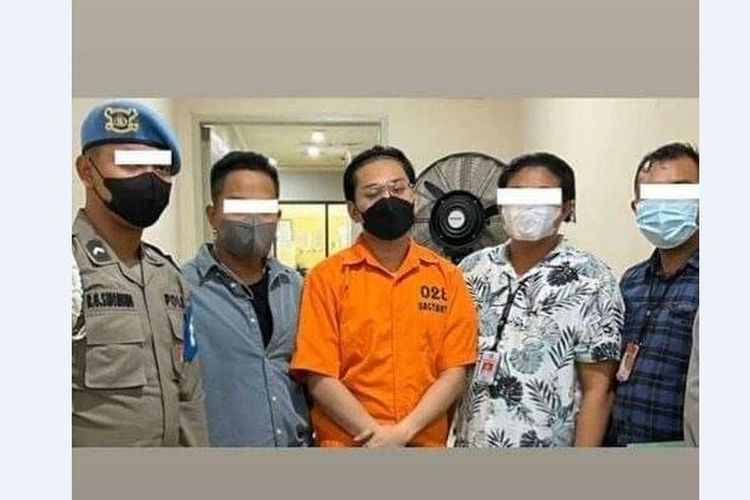 Indra Kenz Pakai Baju Tahanan, Netizen: Baju Termahal yang Pernah Dimiliki, Seharga Seluruh Asetnya