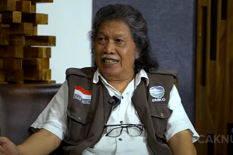 Fakta Mengejutkan, Ritual Mbak Rara Pawang Hujan MotoGP Mandalika 2022 Dibongkar Semuanya oleh Cak Nun