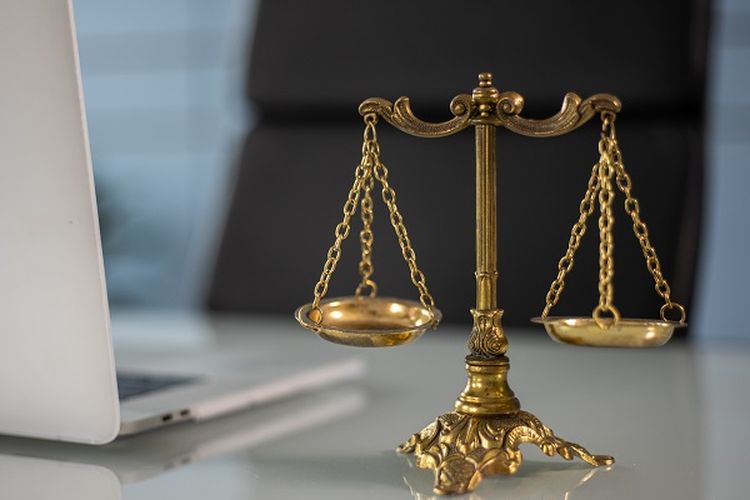 Apa Perbedaan Sumber dan Dasar Hukum? Simak Penjelasannya di Sini