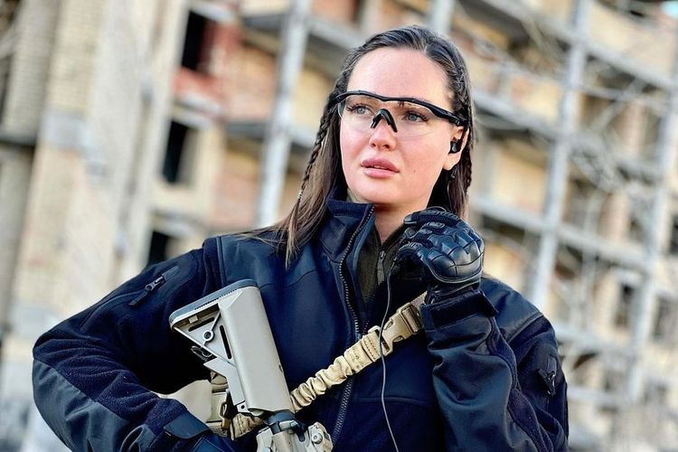 Bikin Terharu, Eks Miss Ukraina Anastasiia Lenna Ikut Angkat Senjata Lawan Rusia: Kita Akan Menang!