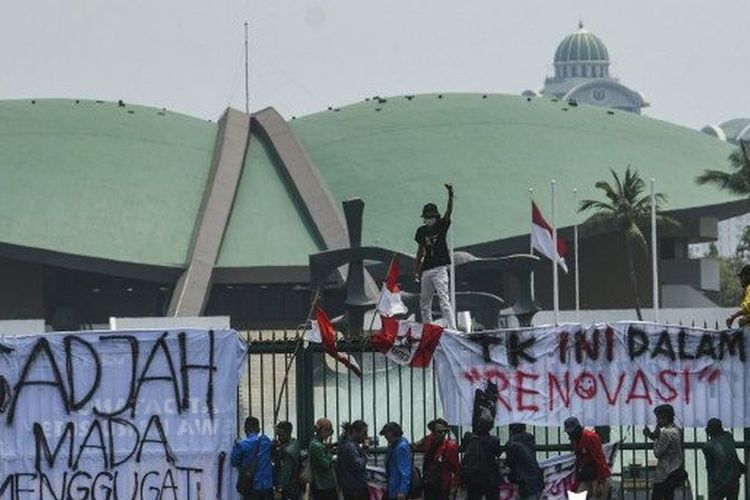 Tagar Demo dan AksiNasional114 duduki Trending Topik Twitter, Warganet: Memori Kolektif Demo 98