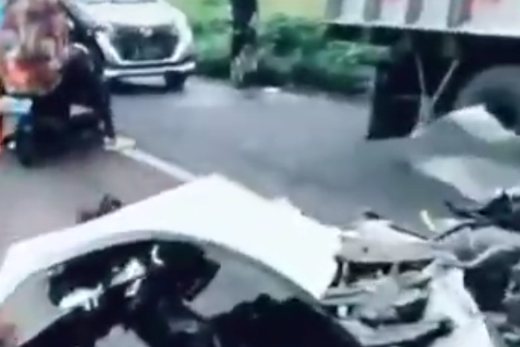 BREAKING NEWS, Tabrakan Beruntun Terjadi di Perbatasan Bangkalan dan Sampang, Beberapa Kendaraan Rusak Berat