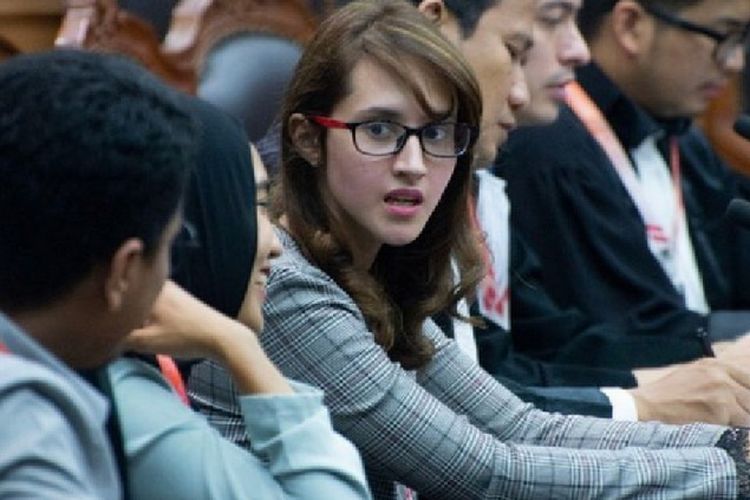 Rocky Gerung Klarifikasi Soal Tudingan Dalang Mundurnya Tsamara Amany dari PSI,  Sembari Jelaskan Foto Terkait