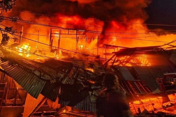 Pasar Gembrong Kebakaran, Penyebab Utama Berasal dari Salah Satu Rumah Warga, Damkar Kerahkan Ratusan Personil