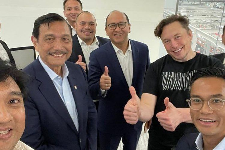 Elon Musk, Pembeli Saham Twitter Senilai Rp 635 Triliun Tampil Pakai Kaos saat Temui Menko Luhut yang Berjas