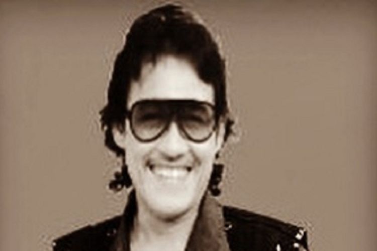 Profil Ona Sutra, Penyanyi Dangdut yang Meninggal Dunia Usai Terserang Stroke