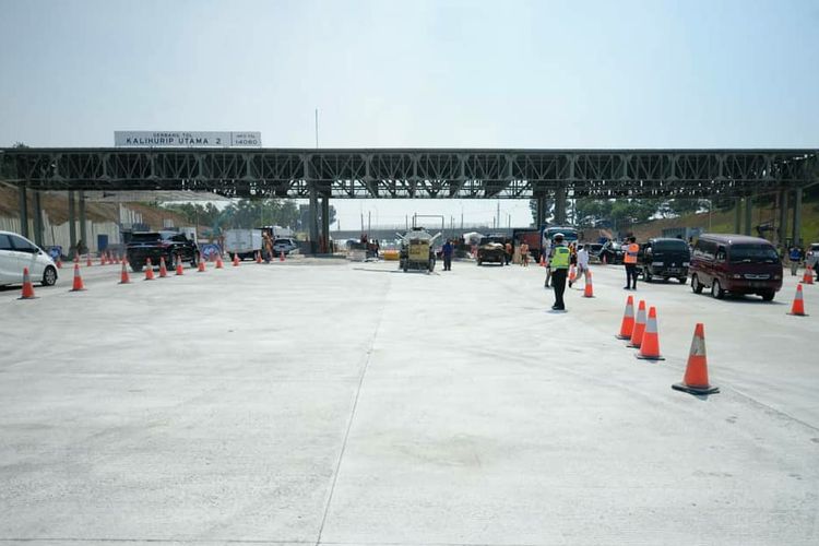 Kemacetan Panjang dari Tol Cipali Sampai Tol Cikampek, Ternyata Ini Penyebabnya!