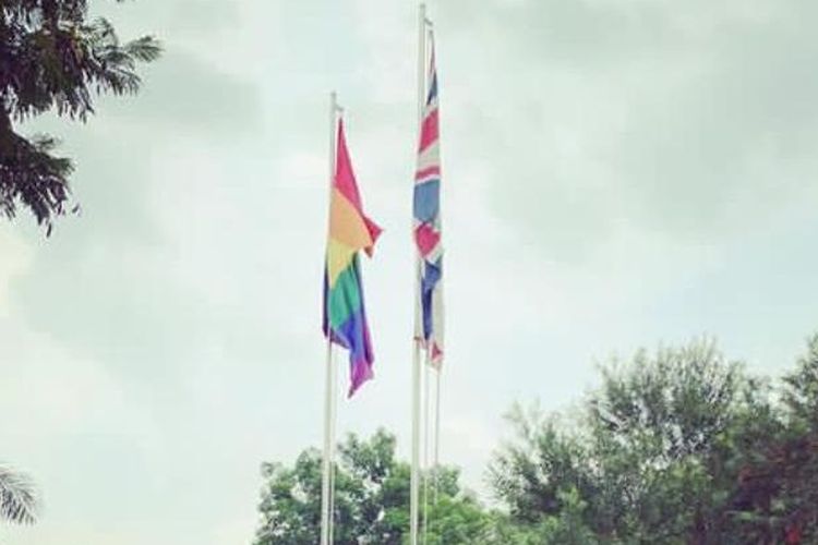 Kedubes Inggris Kibarkan Bendera LGBT di Indonesia, Ketua MUI: Tak Menghormati Norma Hukum Masyarakat RI