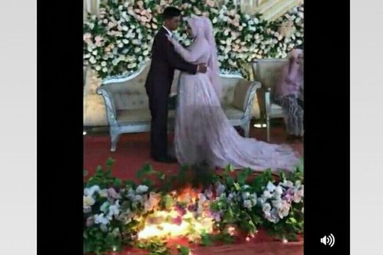 Viral! Kembang Api Membakar Dekor Pelaminan Saat Pengantin Hendak Foto, Warganet: Kiriman Mantan