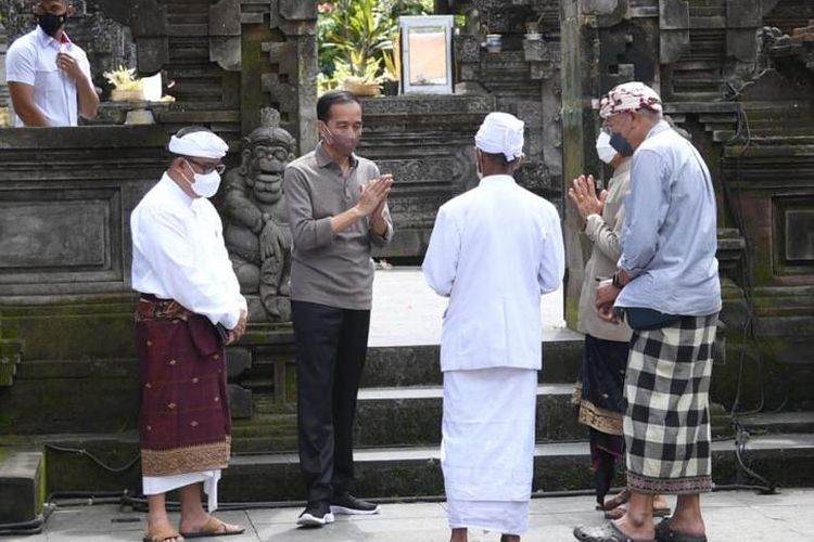 Mendorong Pemeliharaan Aset Negara, Presiden Jokowi Kunjungi Pura Tirta Empul