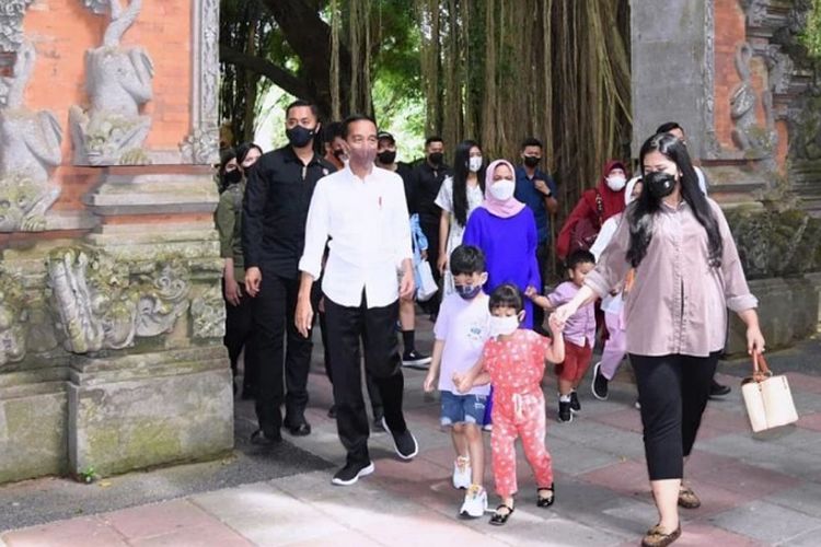 Presiden Jokowi dan Keluarga Liburan Bareng 4 Cucunya di Nusa Dua Bali, Wisatawan Berebut Ngajak Foto