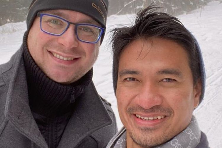 Begini Kata Ragil Mahardika ke Deddy Corbuzier Soal Kehidupannya dengan sang ‘Suami’ di Jerman