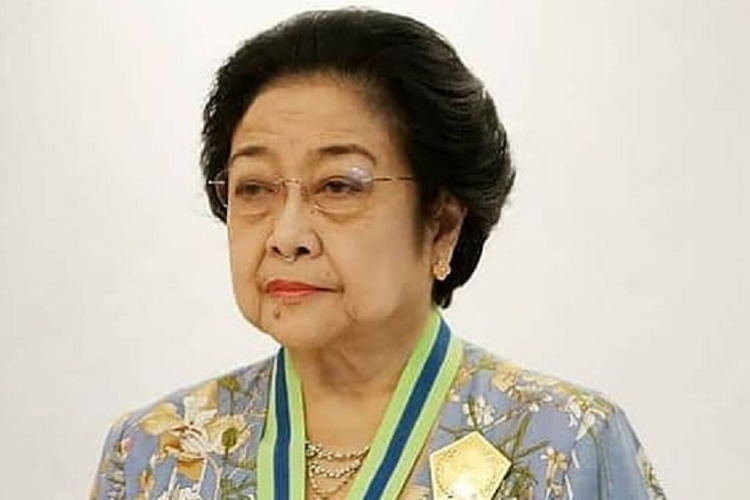 Megawati Makan Bakso Usai Sebut Tidak Mau Punya Menantu Tukang Bakso, Warganet: Mulutmu Harimaumu