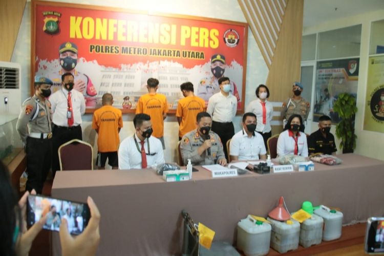 Tiga Orang Pria ini Nekat Memperkosa Adik dari Pemilik Utang, Korban Digilir dengan Tangan Terikat