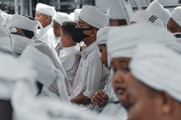 Khutbah Jumat Singkat dan Menarik: Tema Sifat Pelit Jadi Sumber Masalah Serta Bencana di Dunia