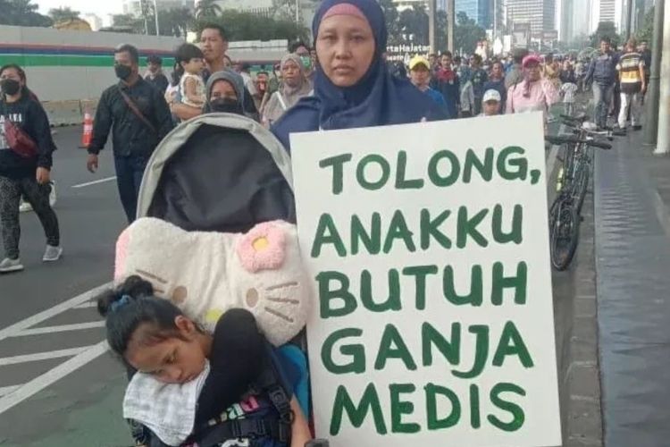 Viral Seorang Ibu Butuh Ganja Medis untuk Pengobatan Anaknya yang Menderita Cerebral Palsy