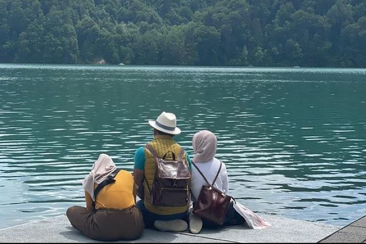 Atalia Pamit Akan Pulang Kepada Anak Sulungnya di Sungai Aaree Swiss: Ril, Mamah Pulang Dulu