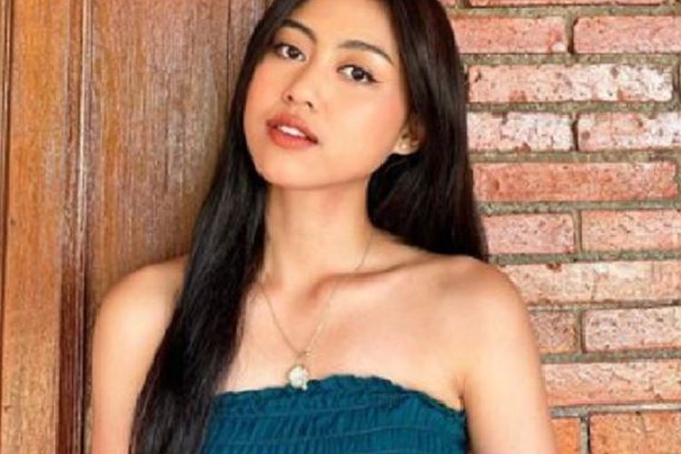 Profil Lengkap Sisca JKT48 yang Viral Bawakan Lagu Pesawat Kertas 365 Hari di TikTok