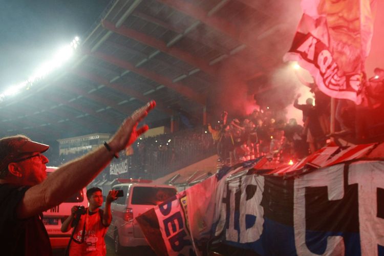 Gegara 2 Bobotoh Tewas di GBLA, Persib Bandung Terancam Menjalani Laga Tanpa Penonton