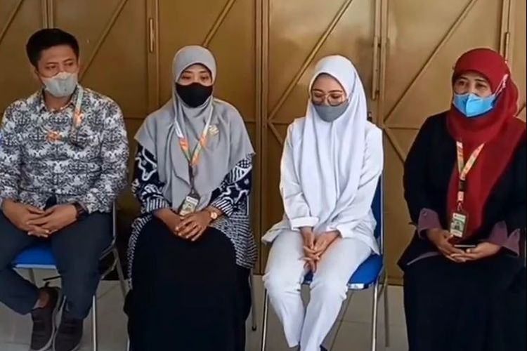 Nakes Wanita Pamer Cerita Pasang Kateter Urine Pria Ganteng Berakhir Tertunduk Lesu dan Disanksi Kampus