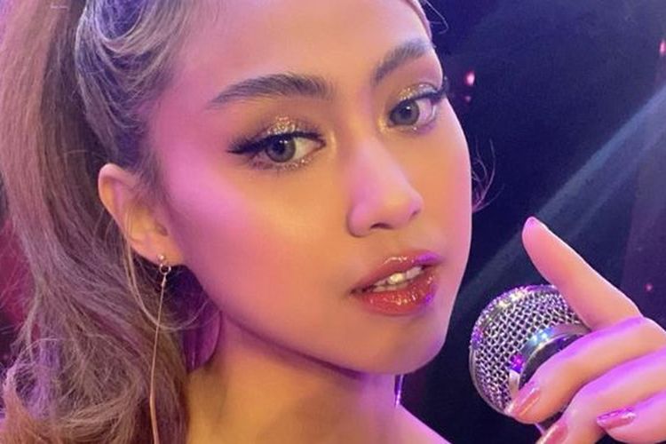 Ini Lirik Lagu Pesawat Kertas 365 Hari – JKT48 yang Viral di TikTok, Dinyanyikan Sisca Saras