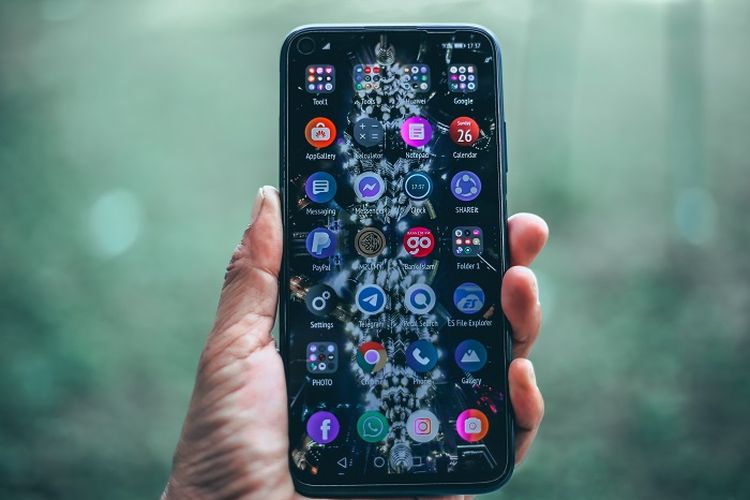 Teks Khutbah Jumat Singkat dan Menarik Tentang Sulitnya Menahan Komentar Pribadi di Media Sosial