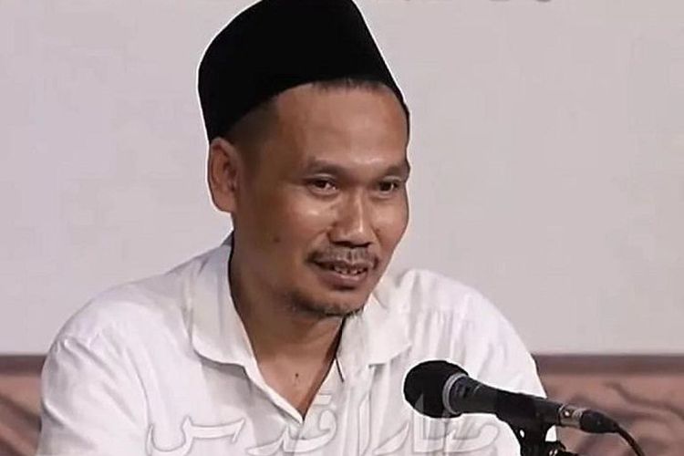 Penjelasan Gus Baha Terbaru 2022 Tentang Makna Bekas Sujud, Apakah Hanya Orang yang Jidatnya Hitam?
