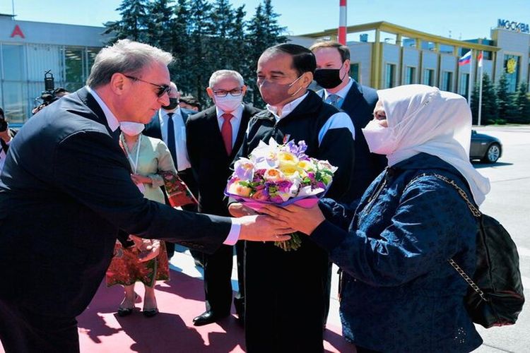 Presiden Jokowi Tiba di Moskow, Rusia bersama Ibu Negara Iriana: Sempat Tempuh Kereta 11 Jam