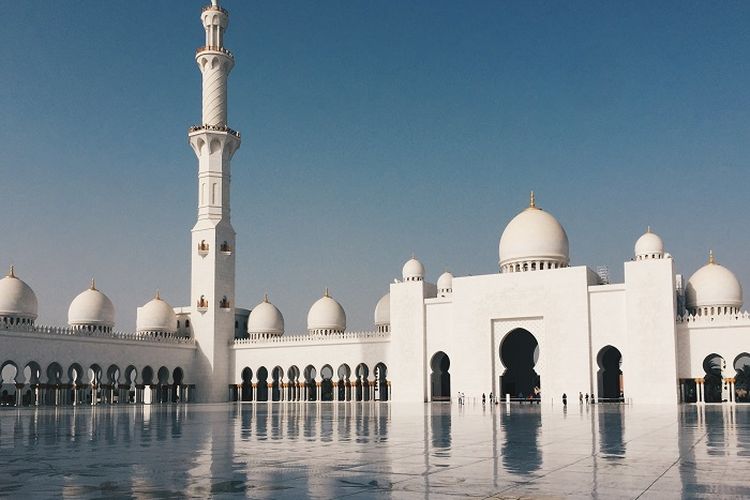 Khutbah Jumat Tentang Semangat Muslim Untuk Menjalankan Kewajiban dan Menjauhi Larangan Sesuai Ajaran Islam