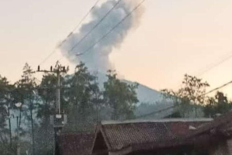 Gunung Raung Erupsi, Ini Fakta Unik Gunung yang Berada di Banyuwangi Itu: Ada Jalur Shiratal Mustaqim