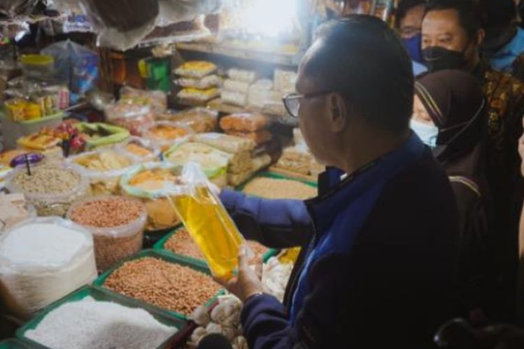 Mendag Sidak Pasar Keputran Surabaya, Ibu-ibu Bahagia Bahan Pokok Mulai Turun Harga
