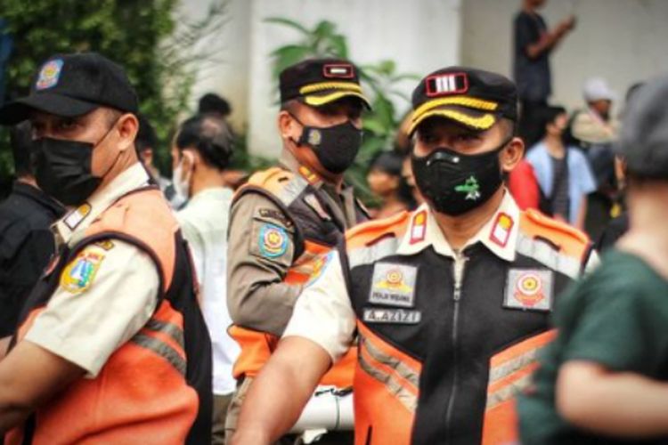 Polisi Tutup Sementara Zebra Cross yang Menjadi Penyebap Kemacetan Akibat Citayam Fashion Week
