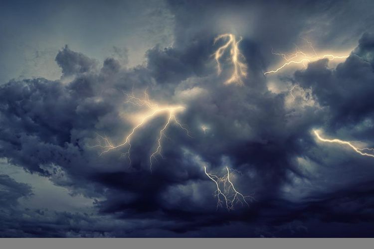 Prakiraan Cuaca Hari Ini Kabupaten Jember Minggu, 3 Juli 2022 oleh BMKG: Waspada Hujan Petir dan Angin Kencang