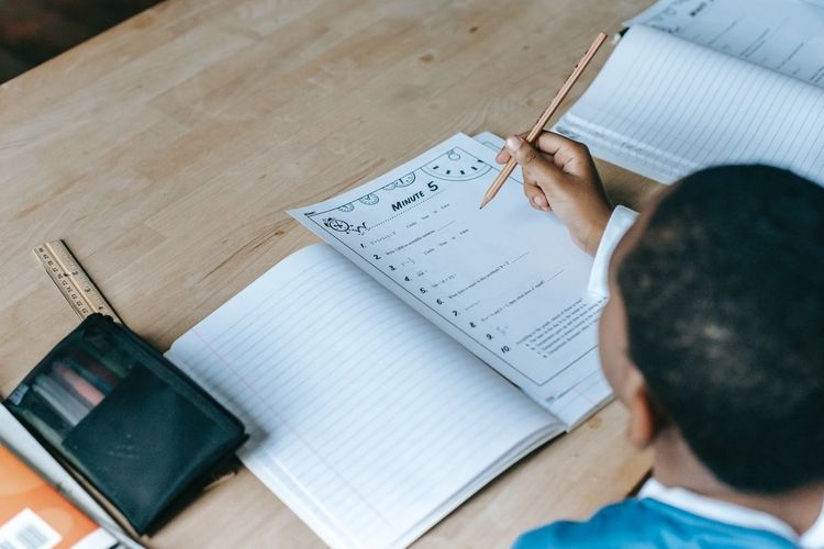 Kunci Jawaban IPA Kelas 9 SMP Halaman 241 242  243 244 245 Uji Kompetensi: Listrik Dinamis