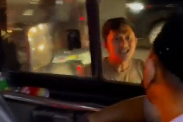 Heboh Video Viral Pria Tempeleng Sopir Bus Transjakarta di Tepi Jalan, Pelaku Pernah Main Film Horor Ini