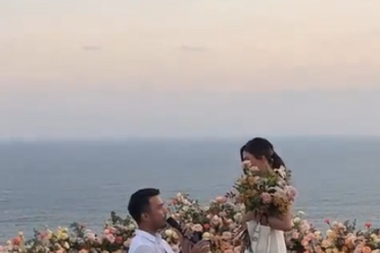 Selamat! Jessica Mila Dilamar Yakup Hasibuan, Tangisan Vidi Aldiano Turut Menyertai Momen Bahagia Tersebut