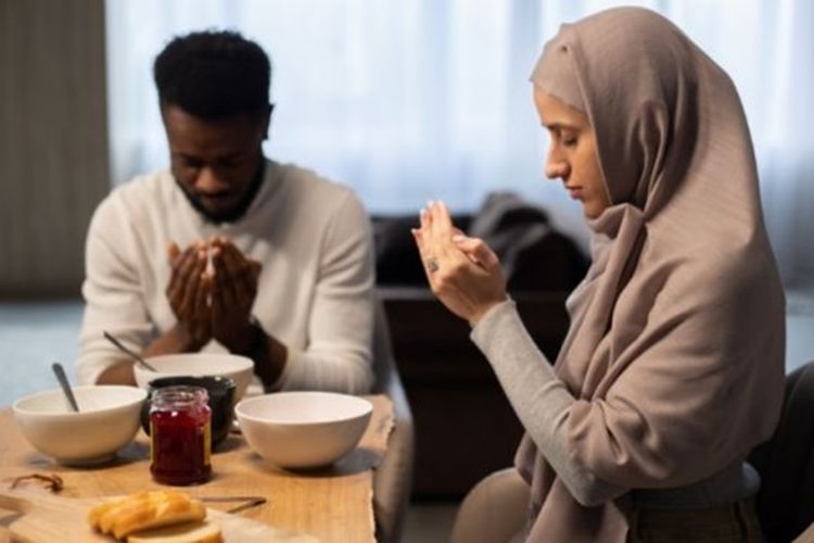 Pahami Sebelum Amalkan Puasa Asyura, Haruskah dengan Puasa Tasu’a Juga? Simak Penjelasan Buya Yahya Berikut